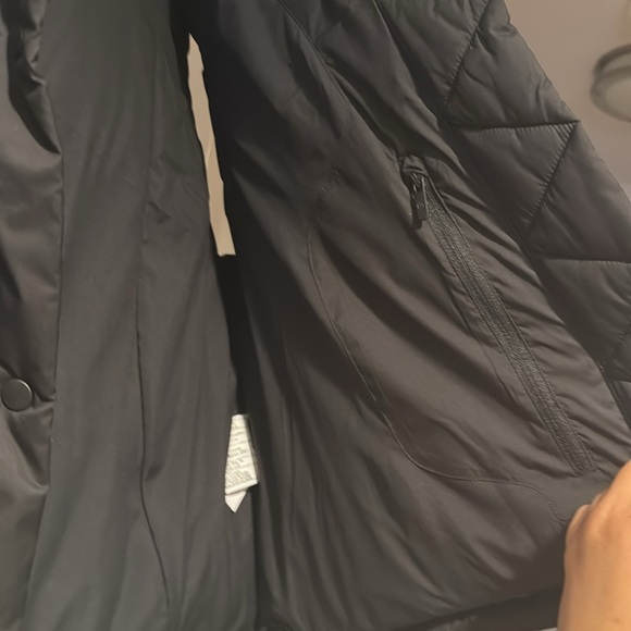 Lululemon Black Wunder Puff Cropped Vest Sz 12 - Picture 6 of 14